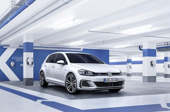 Provkörd: Erik imponeras av nya VW Golf