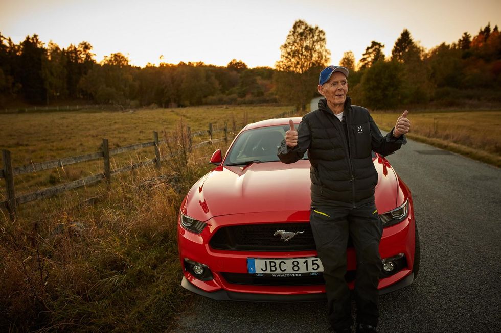 Svenske 97-åringen slog till på en Ford Mustang: 