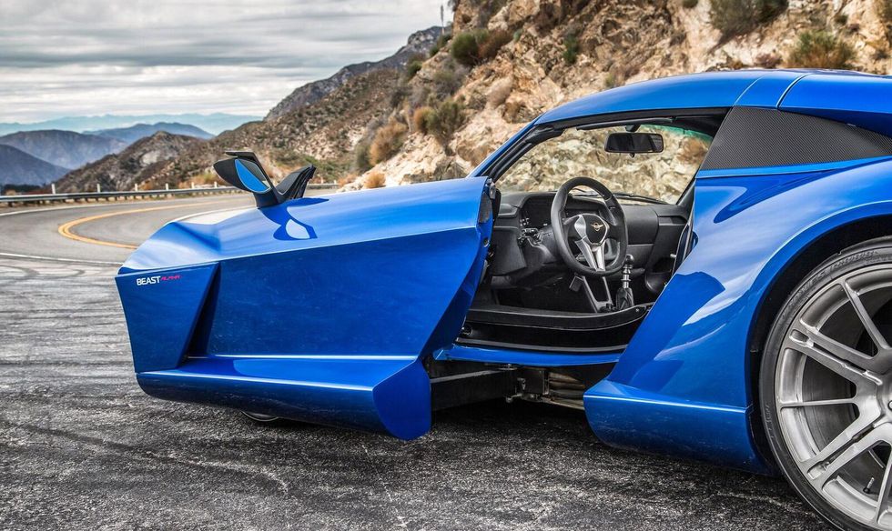 Rezvani – vänta tills du öppnar dörrarna!