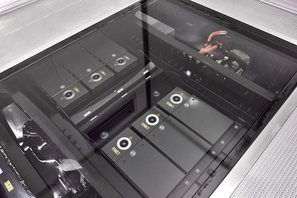 Mercedes visar nya lastbilen som ger tystare storstäder