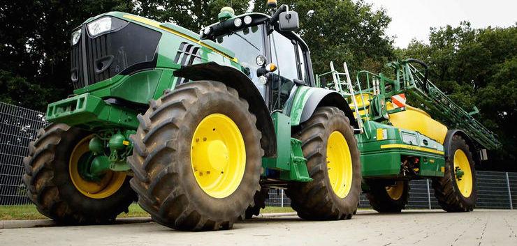 Nya eltraktorn gör jobbet ljudlöst