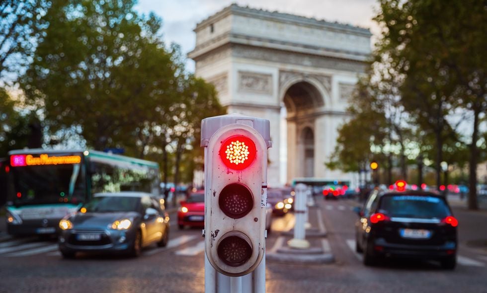 Paris ska kapa utsläppen – alla bilister måste ha särskilt klistermärke