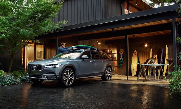 Volvo V90 Cross Country hyllas av utländsk press