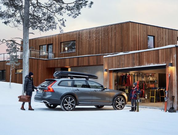 Volvo V90 Cross Country hyllas av utländsk press