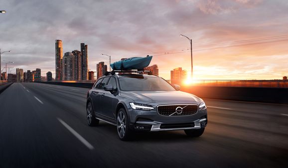Volvo V90 Cross Country hyllas av utländsk press