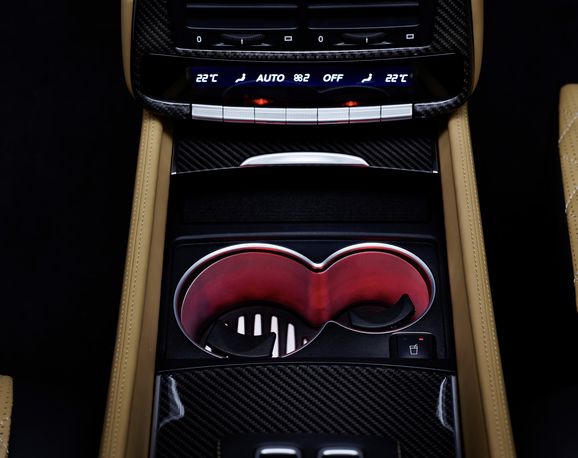 Den mest superlyxiga terrängbilen vi sett – med V12:a