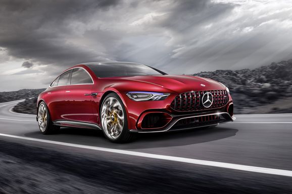 Fyrdörrars Mercedes-AMG GT utmanar Panamera