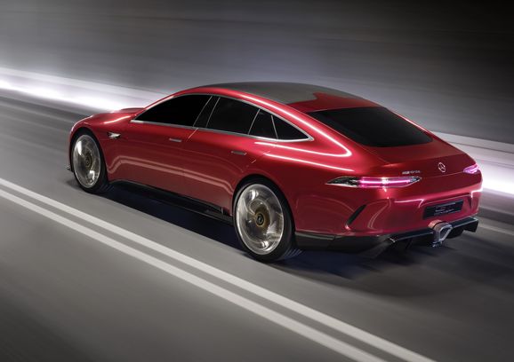 Fyrdörrars Mercedes-AMG GT utmanar Panamera