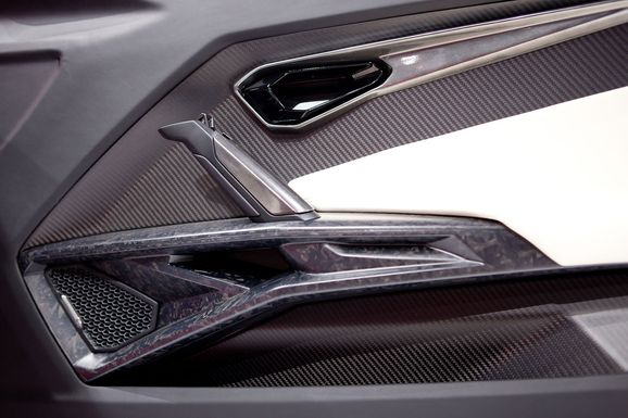 Vi kollar in nya supersuven: Ser ut som en jättestor Aventador