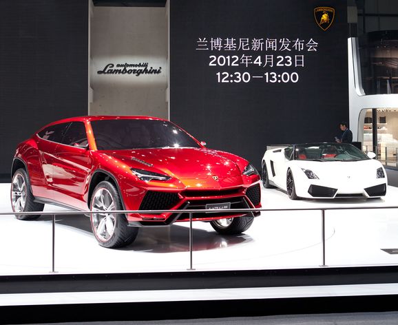 Vi kollar in nya supersuven: Ser ut som en jättestor Aventador