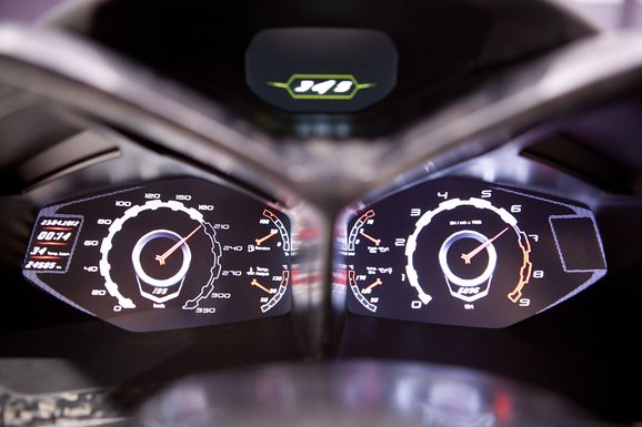 Vi kollar in nya supersuven: Ser ut som en jättestor Aventador