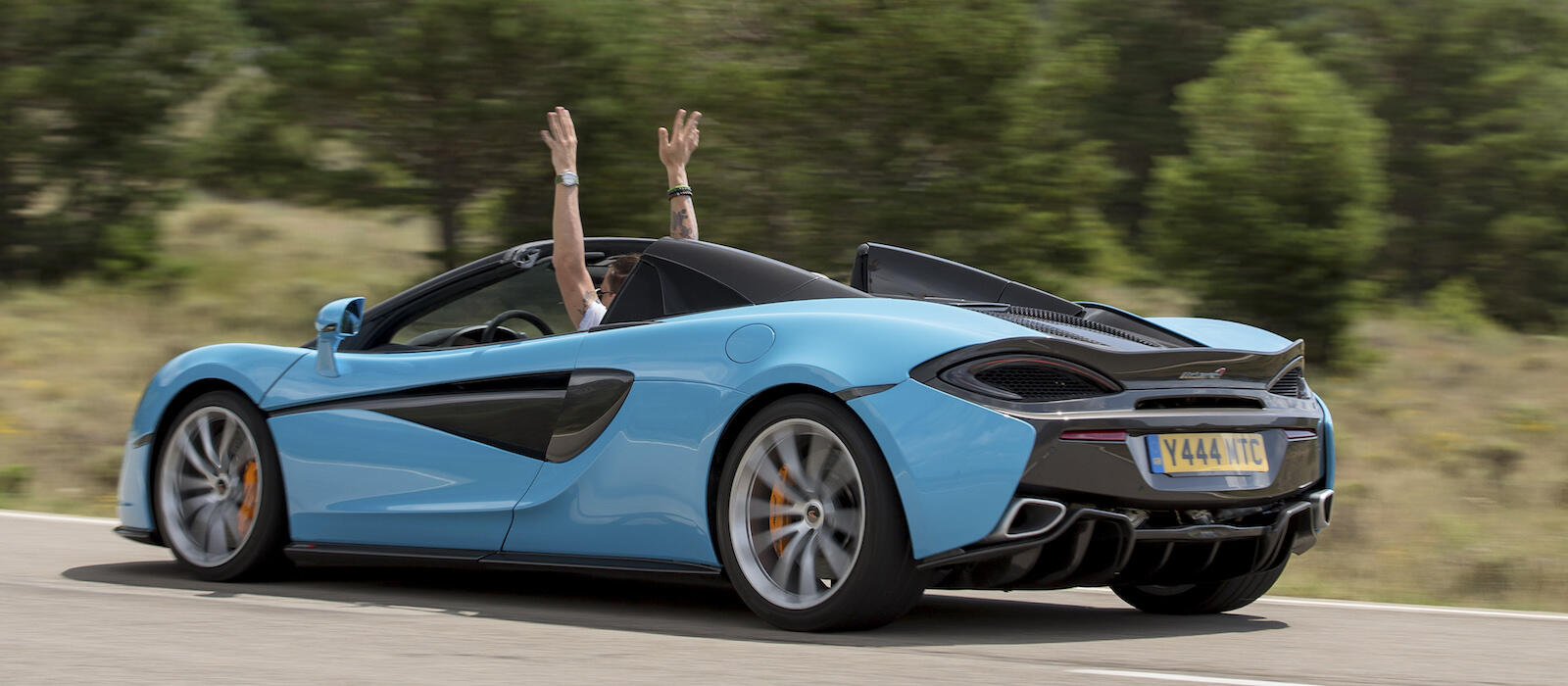 Ändrören är i mattborstad aluminium men kan beställas i mattsvart utförande (620 euro), oavsett sportsystem eller ej.