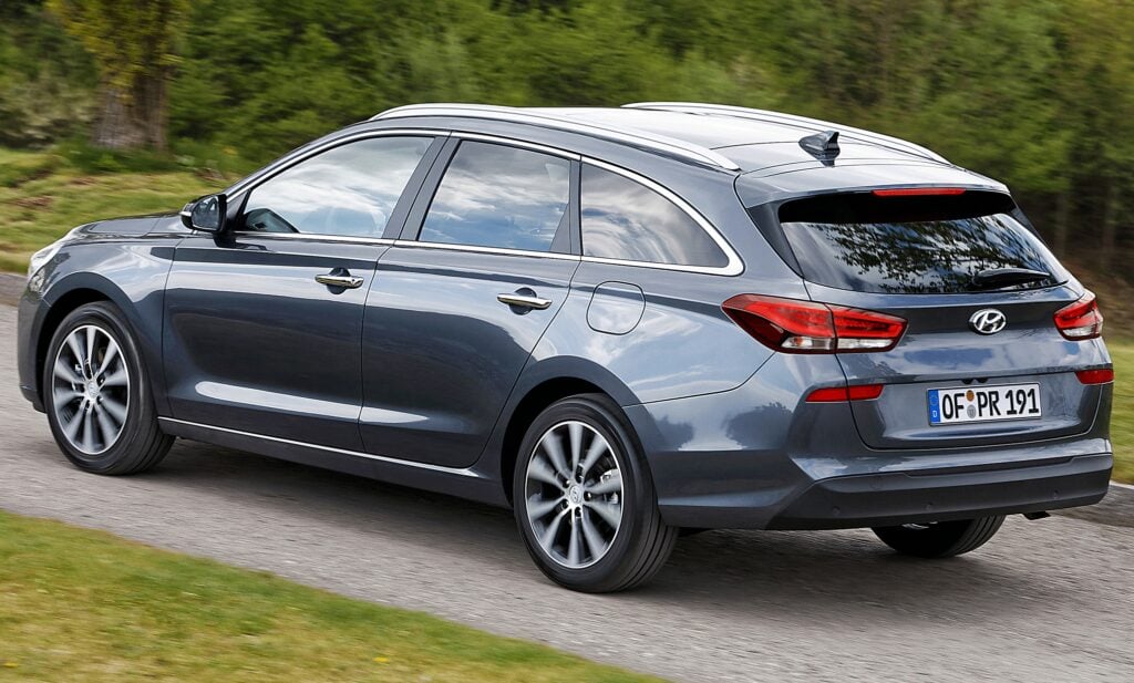 Hyundai i30 Kombi påminner lite om Mercedes C-klass Kombi. Foto: Hans Dieter Seufert