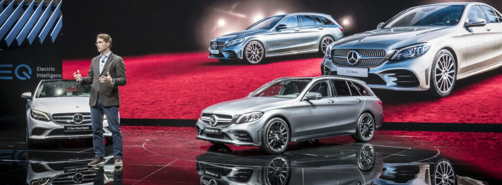 Svensken Ola Källenius har tagit sig till toppen av en av världens största bilkoncerner. Nu ställs han inför två viktiga utmaningar.