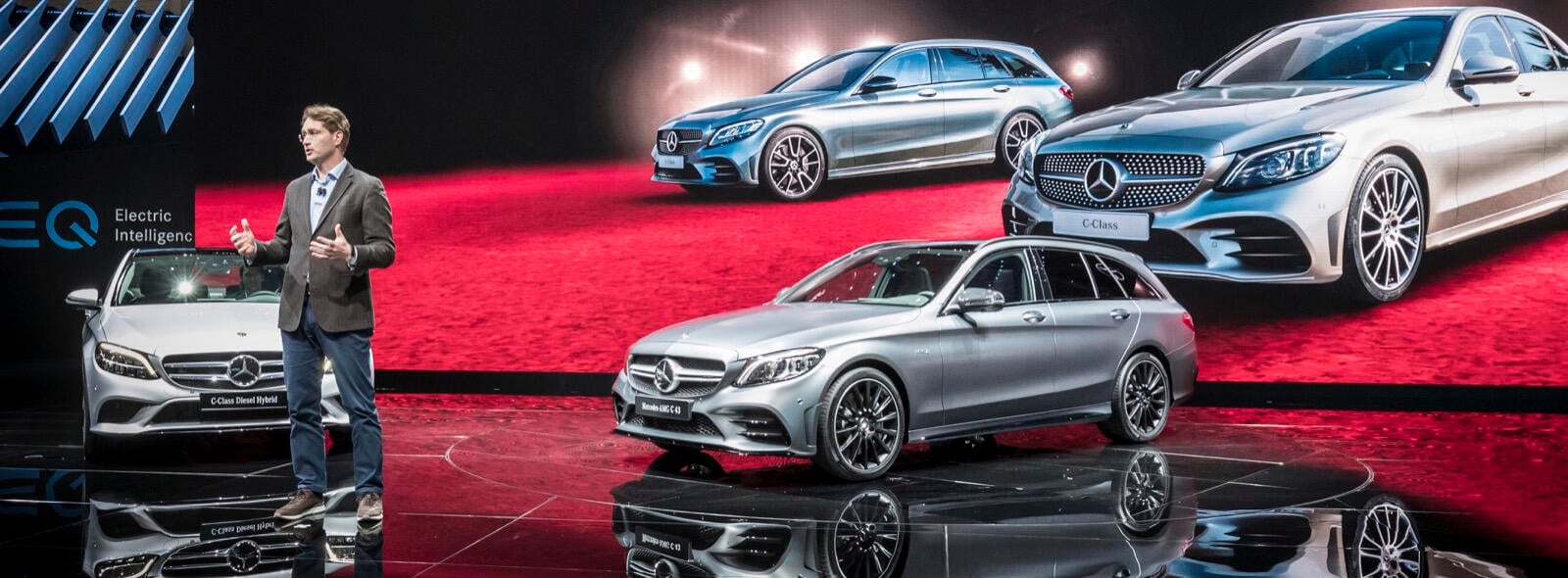 Svensken Ola Källenius har tagit sig till toppen av en av världens största bilkoncerner. Nu ställs han inför två viktiga utmaningar.