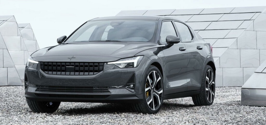 den nya Volvo XC90-terrängbilen parkerad framför ett byggnad (AI text)