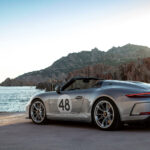 Porsche 911 TT parkerad på stranden (AI text)