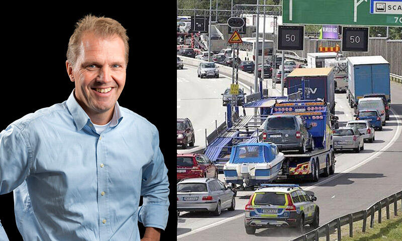 En man står bredvid en bil på en motorväg. (AI text)