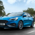 Körglädje deluxe. En fantastisk manuell låda möter adaptiva dämpare och en elektriskt styrd diff med torque vectoring. Motorn härstammar från gamla RS. Styrningen är ännu vassare än i Fiesta ST.