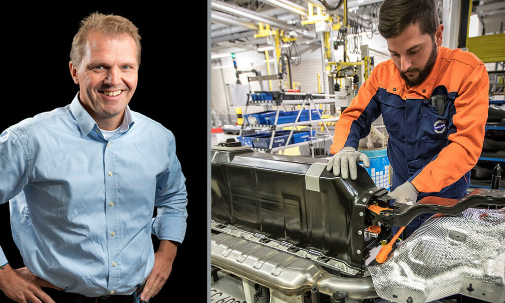 En man står bredvid en bilmotor. (AI text)