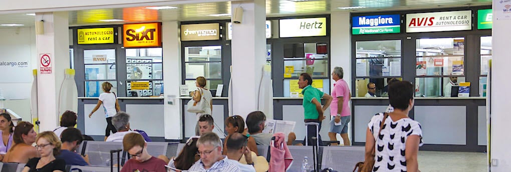 Undvik småskuttarna och hyr bil från någon av de etablerade hyrbilsföretagen. Foto: Getty Images.