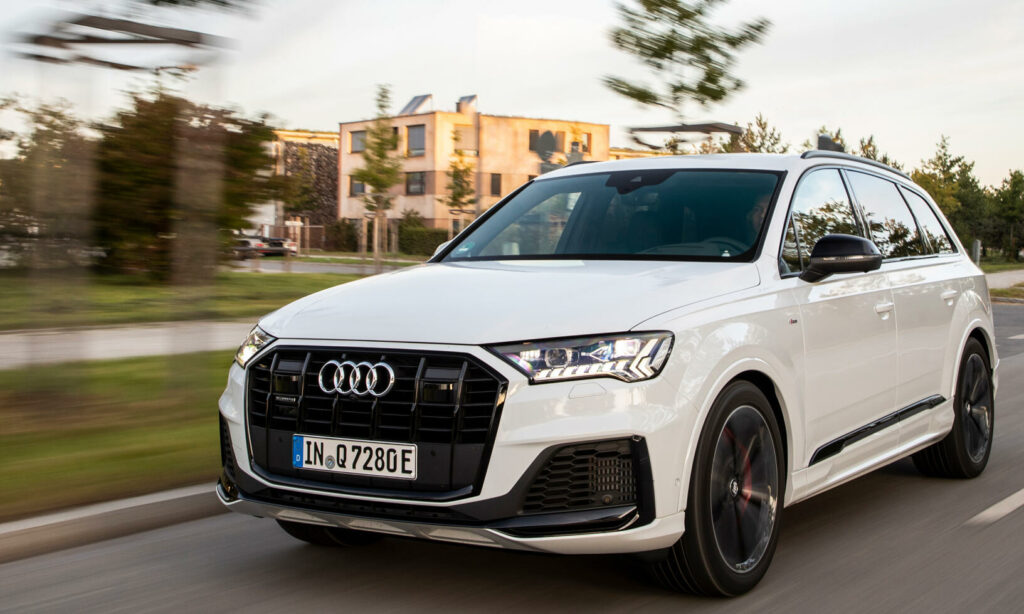 Audis ansiktslyfta version av Q7 har fått en del kritik på nätet. Denna förproduktionsbil är lite mindre plottrig med svarta detaljer.