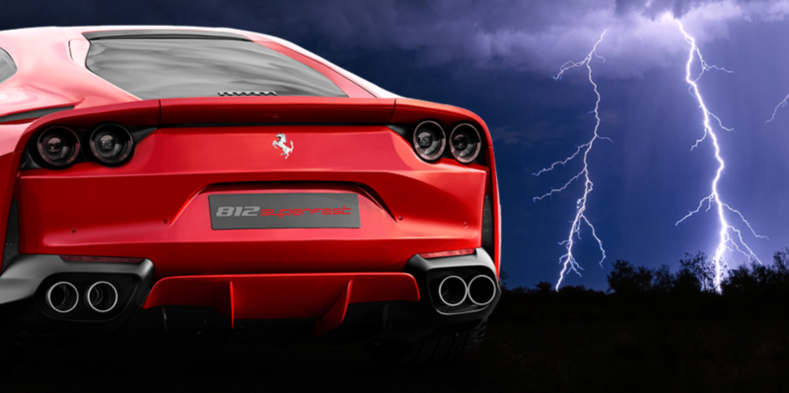 En röd Ferrari-sportsbil framför en åskådra. (AI text)