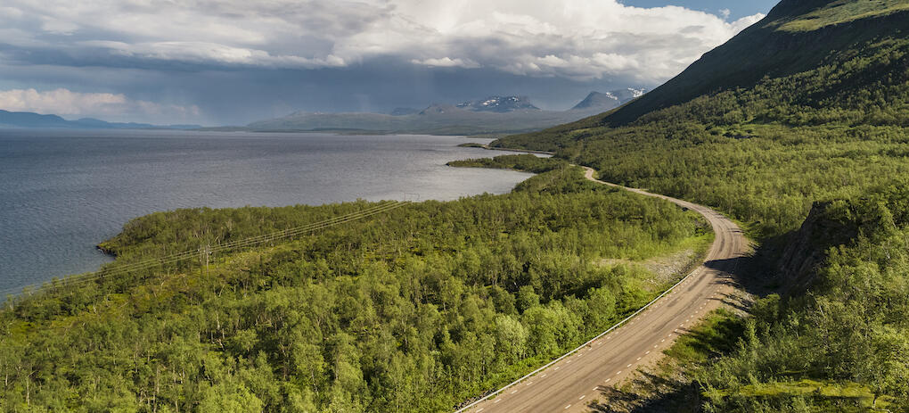 I fjärran skymtar Lapporten. Din sommarvy?