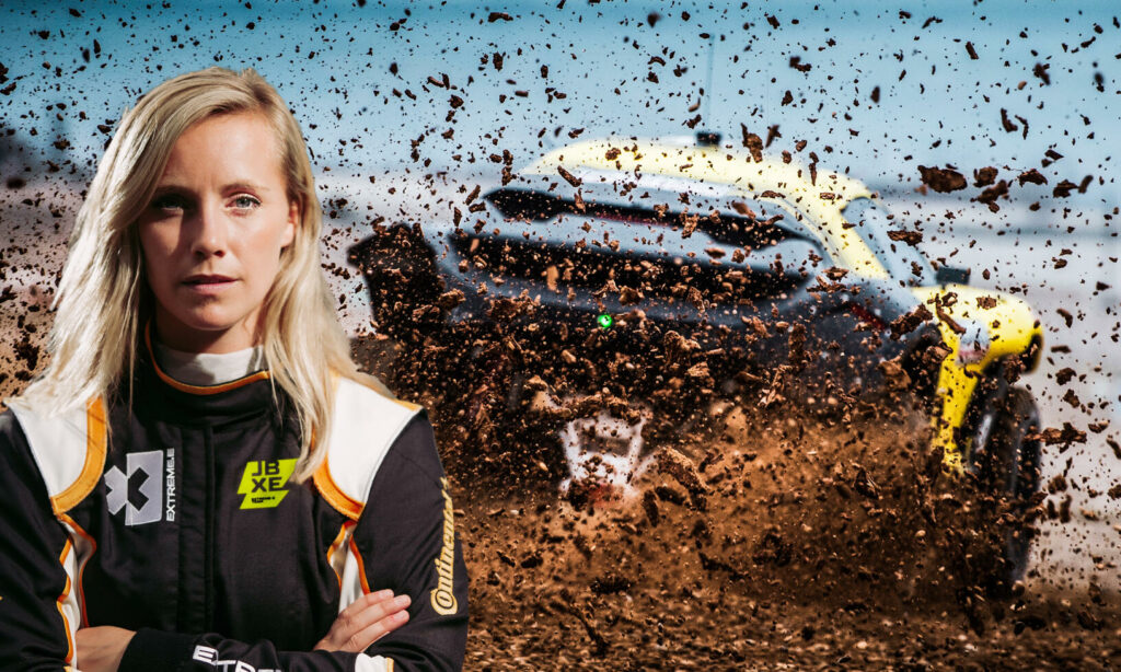 En kvinna i tävlingsdräkt står bredvid en bil. (AI text)