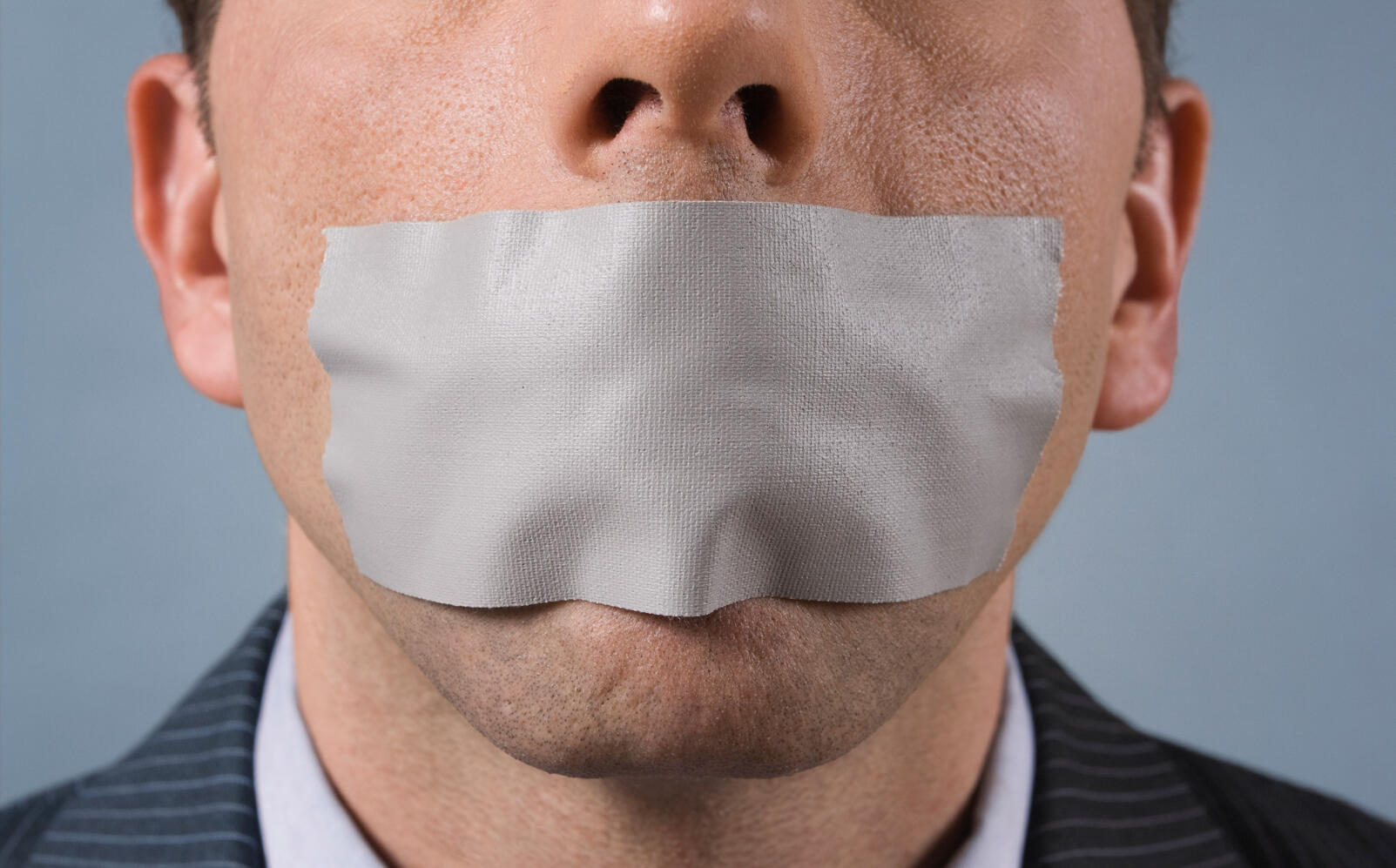 Krönikören vill att vi börjar prata om bilar igen.