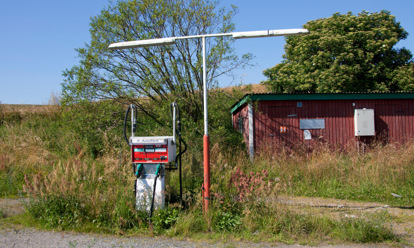 En bilstation i en glesbygd (AI text)