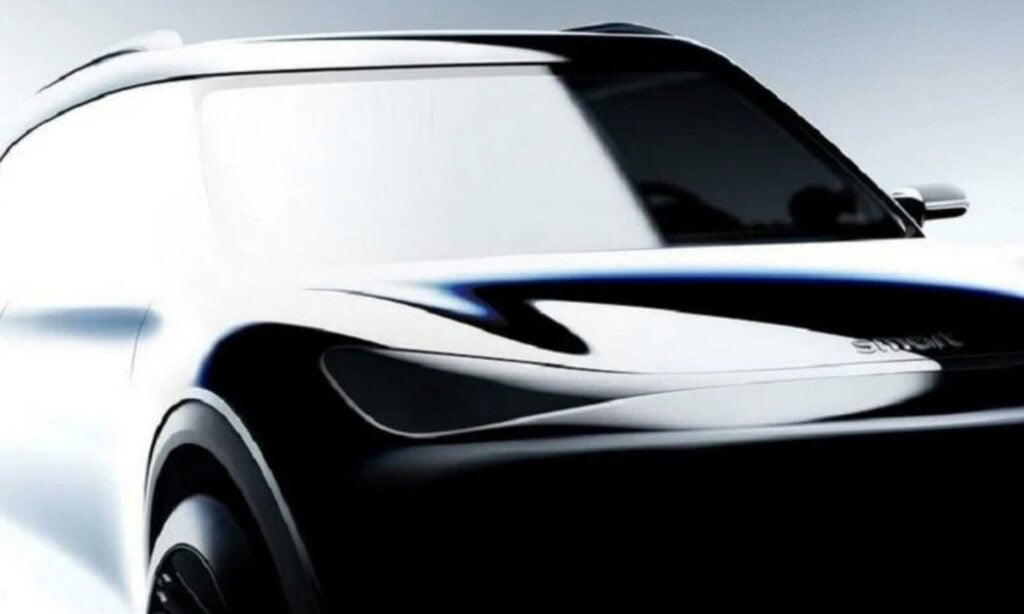 En konceptbil visas i en studiosmiljö. (AI text)