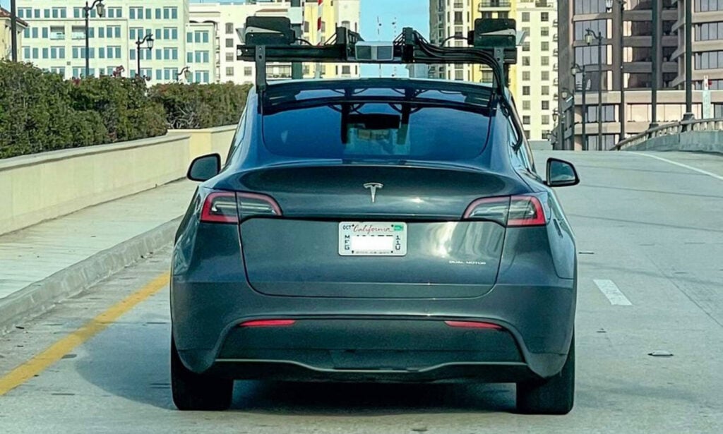 Testbil från Tesla med lidarsensorer från Luminar Technologies. Foto: Grayson Brulte / Twitter