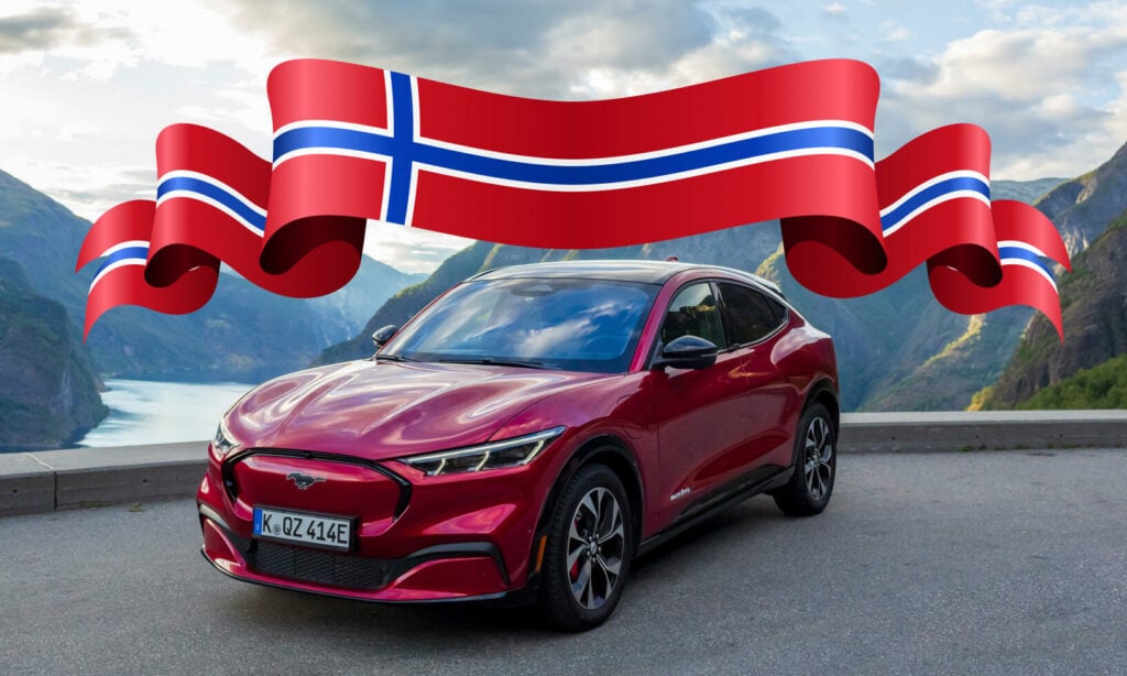 En bil framför en norsk flagga (AI text)