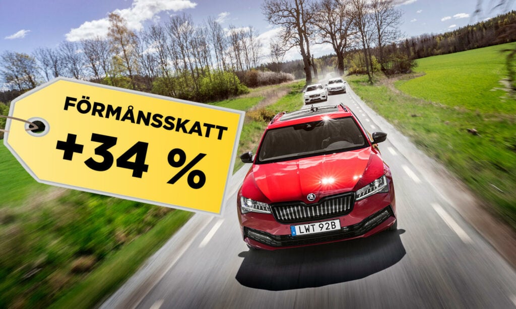 En bil kör nedför en landsväg. (AI text)