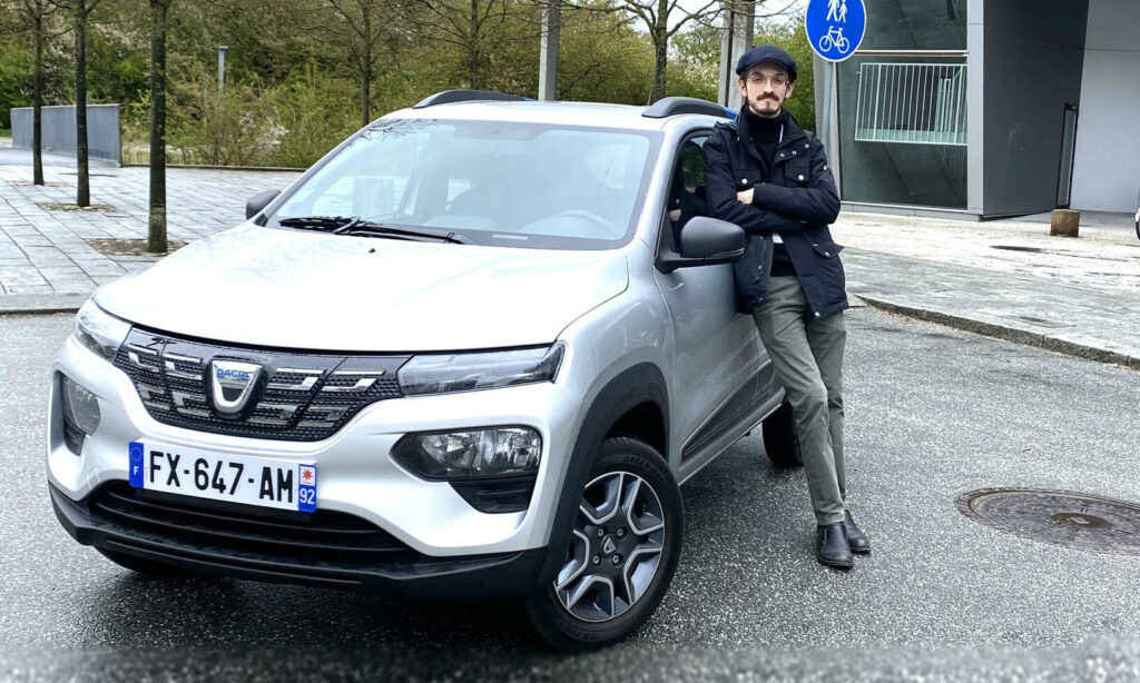 Spring är nätt i formen och ingen bil man skryter om. Perfekt för den prestigelösa stadsbilisten? Takrailsen är standardutrustning.