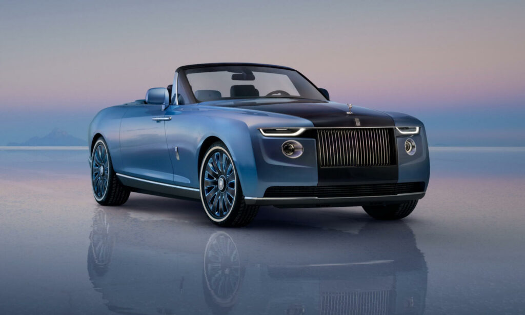 Bilden visar en Rolls-Royce cabriolet. (AI text)