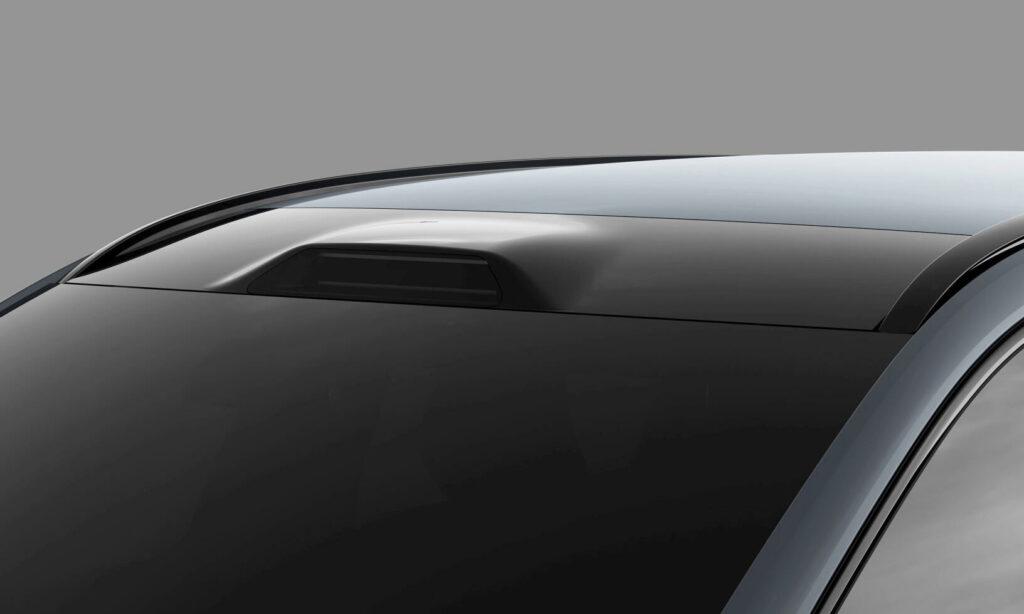 En lidar-sensor skannar av trafiken framför bilen.