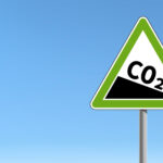 En vägmärke med ordet CO2 på det. (AI text)