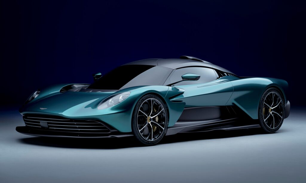 Aston Martin V12-superbil (AI text)