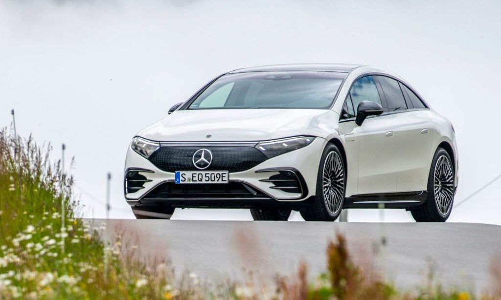 Stor, framåtlutad och med väldigt lågt cW-värde: 0,20 för versionen med 19-tumsfälgar.