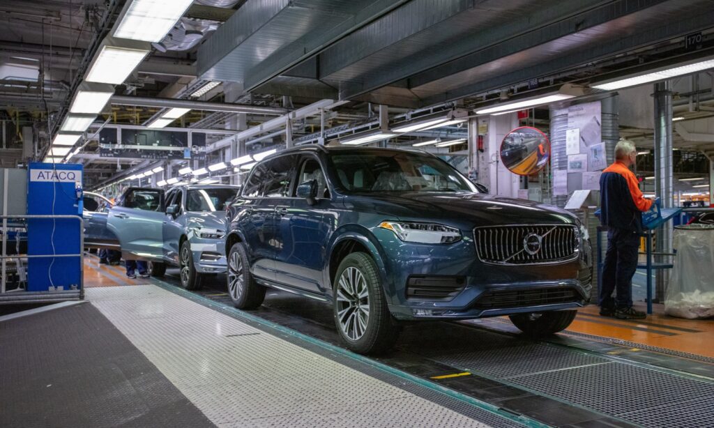 Arkivfoto: Produktionslinan för Volvo XC90 på Torslandafabriken.
