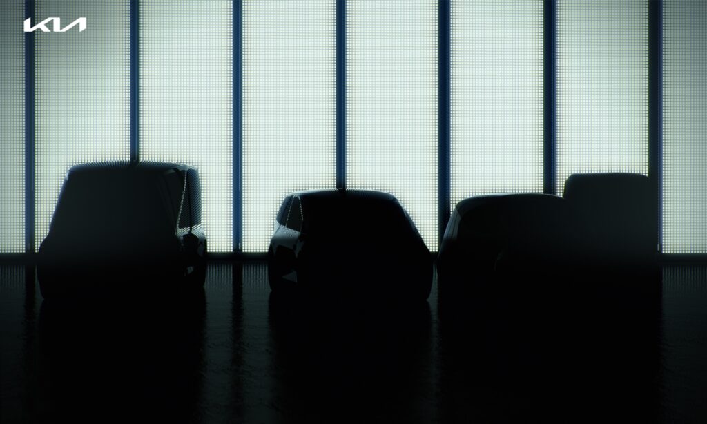 En bil står parkerad i en parkeringsplats. (AI text)