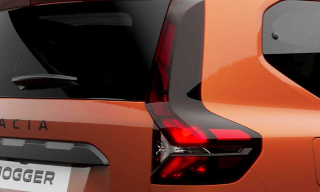 En person kör en bil. (AI text)