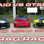 En drag-race mellan en Ford Mustang och en GT500. (AI text)