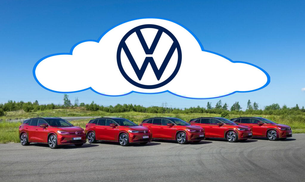 En grupp Volkswagen-bilar parkerade framför en molnformation. (AI text)