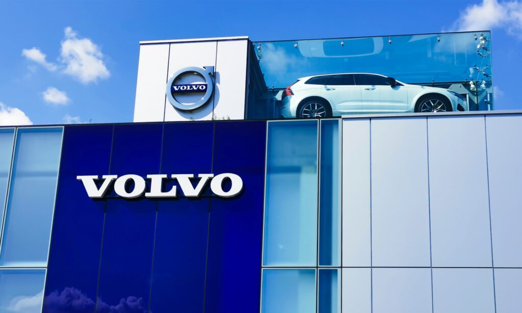 Volvo-bilhandlare i en stad (AI text)
