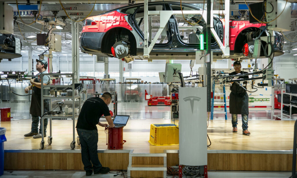 Arkivfoto: Produktionslinan för Tesla Model S på Fremontfabriken i februari 2015.