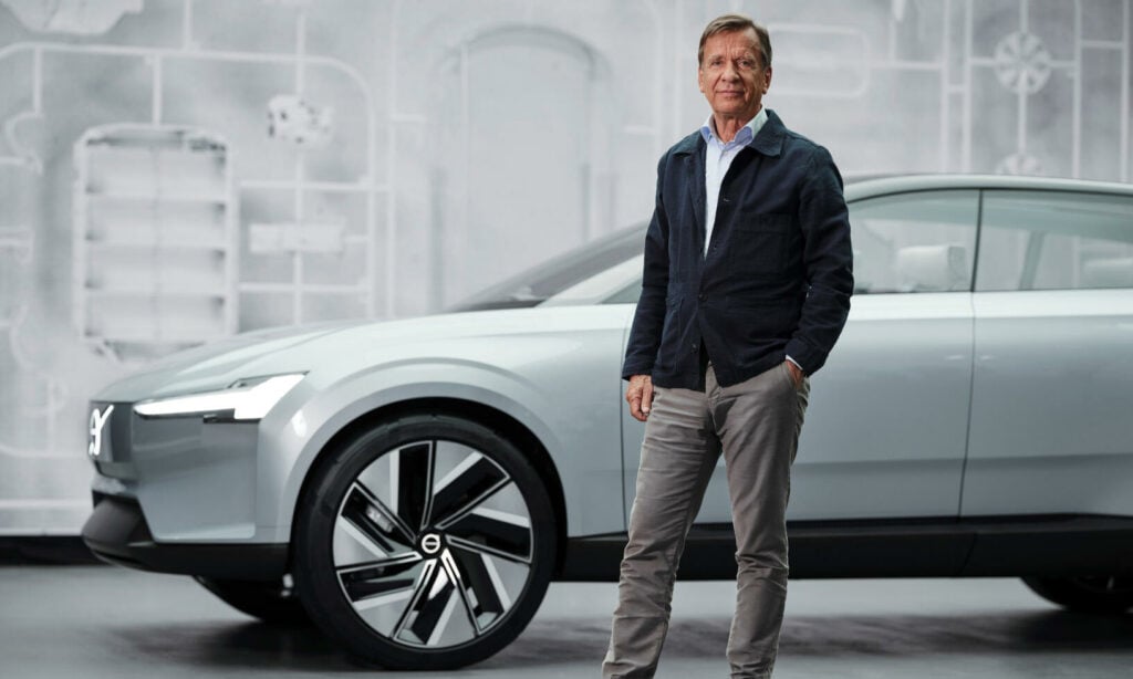 Volvo Cars vd Håkan Samuelsson kommer att sitta kvar på sin post för att lotsa företaget igenom börsintroduktionen.