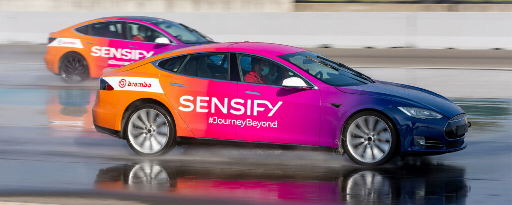 Brembo verkar ha använt Tesla Model S och Model 3 som testmulor, men det sägs ännu inget om den amerikanska elbilstillverkaren ska börja använda deras nya bromssystem.